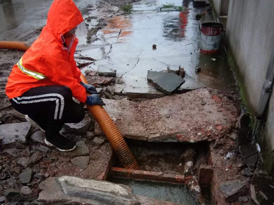 三河专业清理污水池 炜誉市政以规范流程守护城市 “肠道”